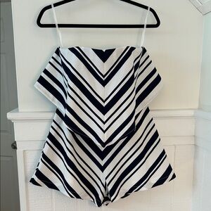Selfie Leslie Navy & White Chevron Strapless Romper size Women’s Medium